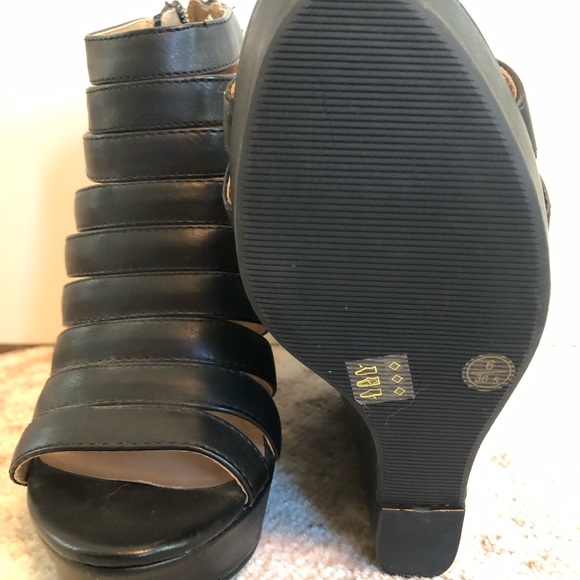 Chinese laundry black wedges - Picture 2 of 3